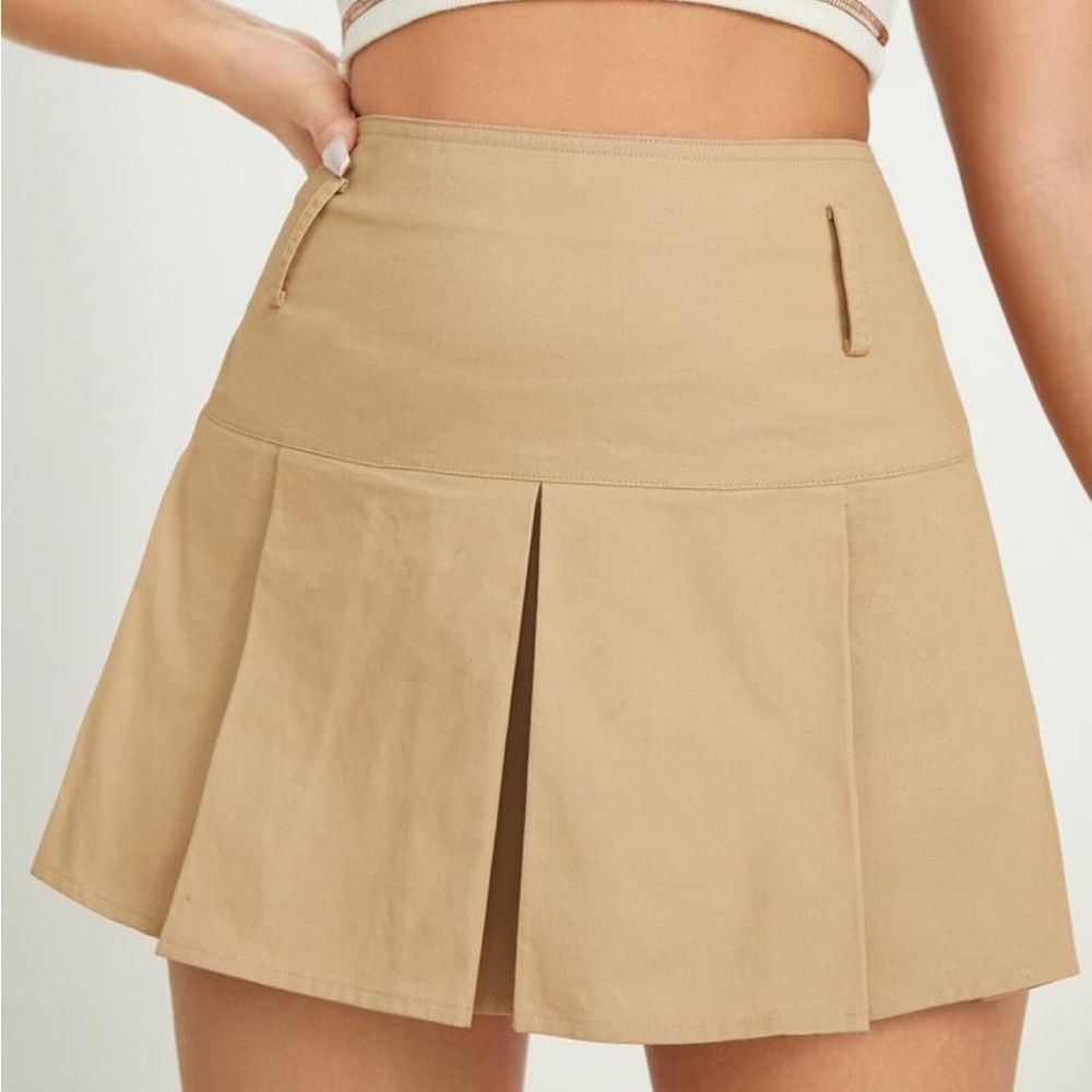 Boxy Pleated Skirt